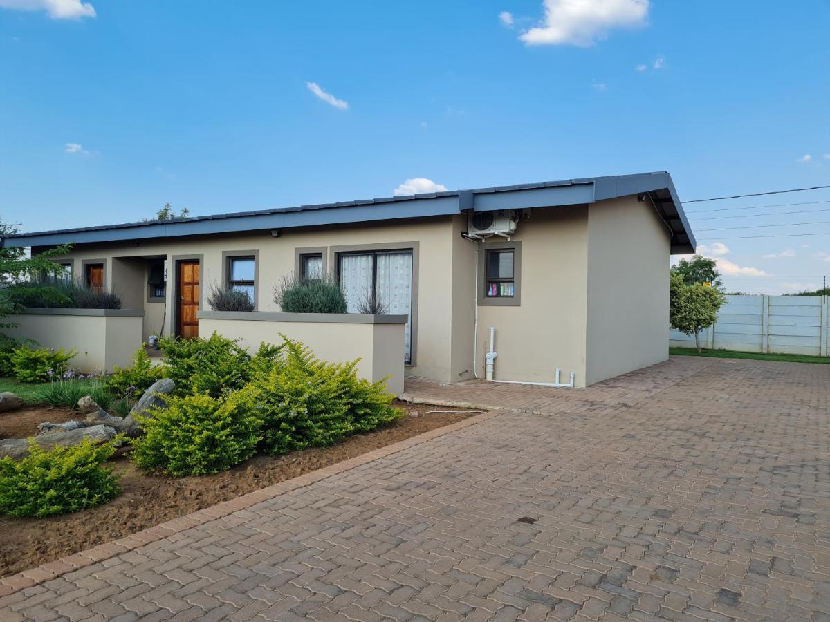 Village Kulture - Guest House Rustenburg Kültér fotó